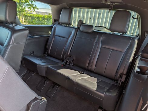 Used 2020 Ford Expedition XLT w/ Equipment Group 202A RWD image 17