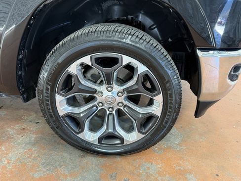 Used 2019 RAM 1500 Limited image 11