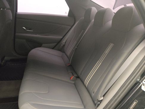 Used 2022 Hyundai Elantra SEL w/ Convenience Package FWD image 18