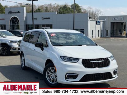 New 2026 Chrysler Pacifica Select