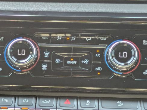 Used 2024 GMC Sierra 1500 AT4 image 29