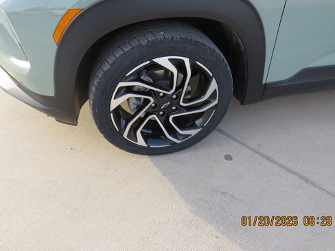 Used 2024 Chevrolet TrailBlazer RS w/ Convenience Package image 9