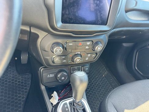 Used 2022 Jeep Renegade Latitude w/ Convenience Group AWD/4WD image 23