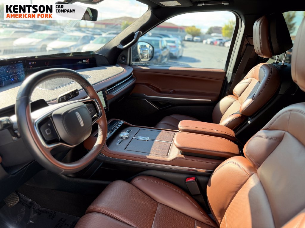 Used 2025 Lincoln Navigator Reserve AWD/4WD image 31