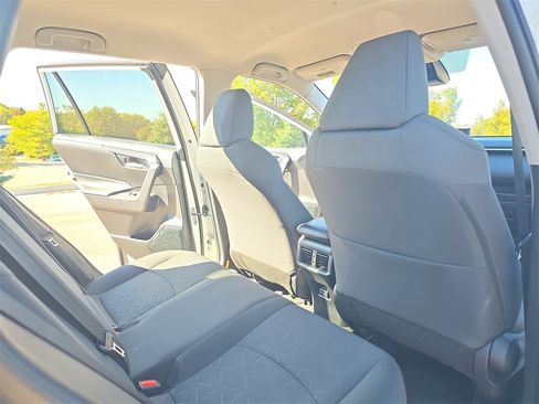 Used 2022 Toyota RAV4 XLE image 11