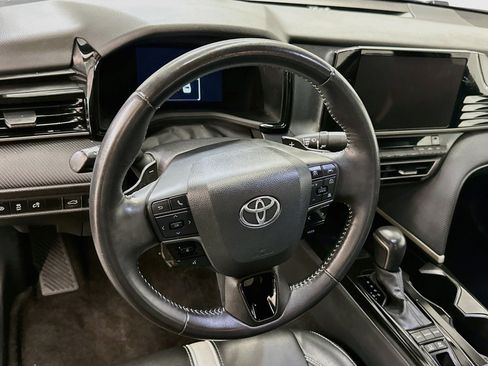 Used 2025 Toyota Camry SE FWD image 18