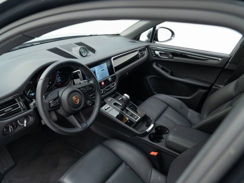 Certified 2026 Porsche Macan AWD/4WD image 4