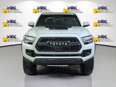 Used 2021 Toyota Tacoma image 2