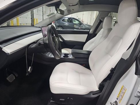 Used 2021 Tesla Model Y Long Range AWD/4WD image 7