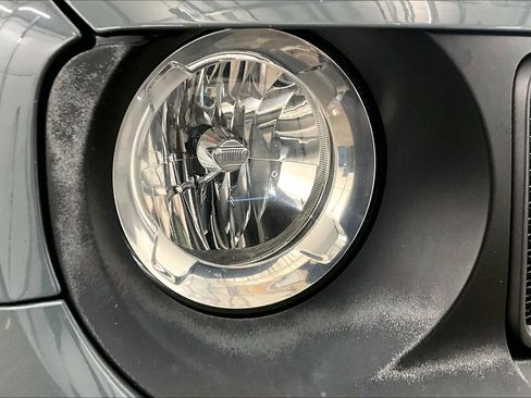 Used 2017 Jeep Renegade Trailhawk image 27