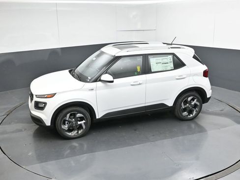 New 2026 Hyundai Venue SEL FWD image 18
