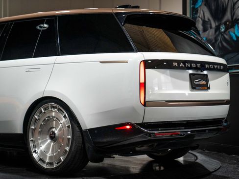 Used 2023 Land Rover Range Rover SV AWD/4WD image 7