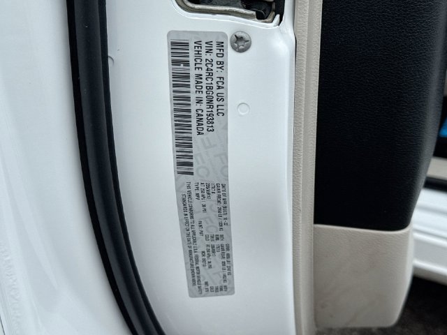 Used 2022 Chrysler Pacifica Touring-L w/ Uconnect Theater Family Group FWD image 34