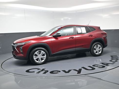 Used 2024 Chevrolet Trax LS w/ Driver Confidence Package image 6