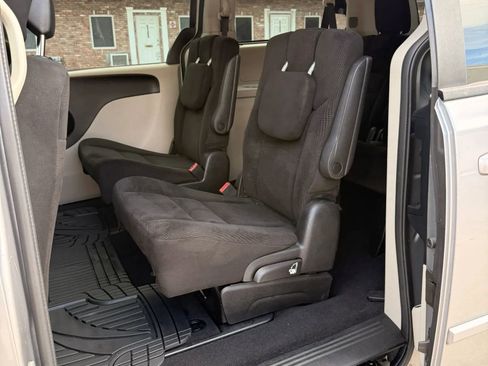 Used 2016 Dodge Grand Caravan SXT w/ UConnect Hands-Free Group FWD image 23