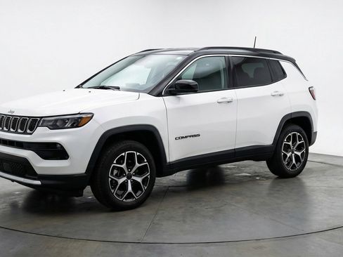 Used 2025 Jeep Compass Limited image 3