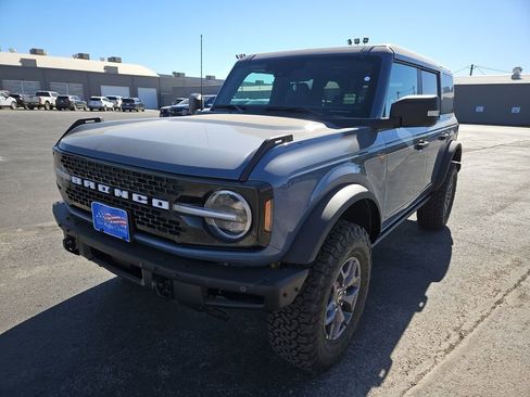 New 2025 Ford Bronco Badlands image 4