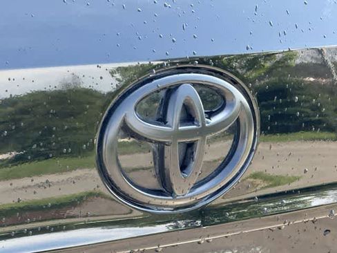 Used 2024 Toyota Highlander XLE AWD/4WD image 18