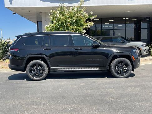New 2026 Jeep Grand Cherokee L Limited w/ Limited Altitude Package AWD/4WD image 3