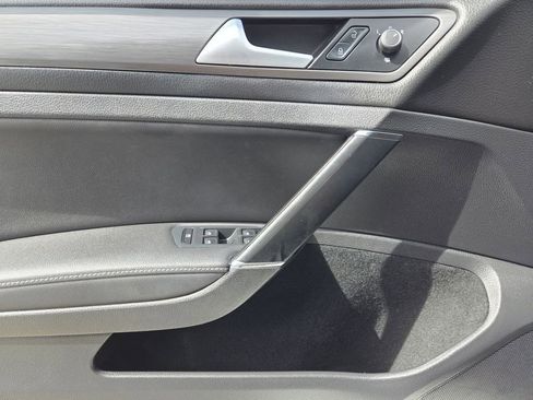 Used 2019 Volkswagen Golf SE FWD image 24