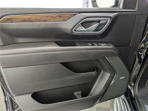 Used 2023 Chevrolet Suburban Premier image 13