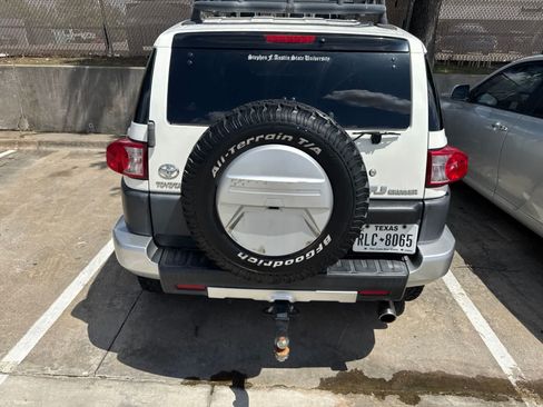 Used 2010 Toyota FJ Cruiser 2WD image 6