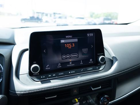 Used 2025 Nissan Rogue SV FWD image 10