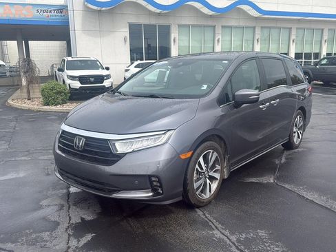 Certified 2024 Honda Odyssey Touring image 3
