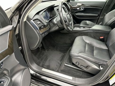 Used 2018 Volvo XC90 T6 Momentum w/ Convenience Package image 11