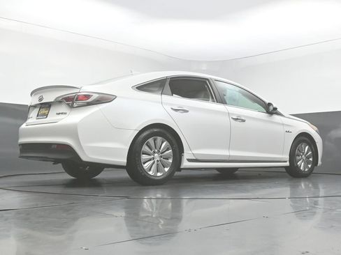 Used 2016 Hyundai Sonata SE FWD image 4