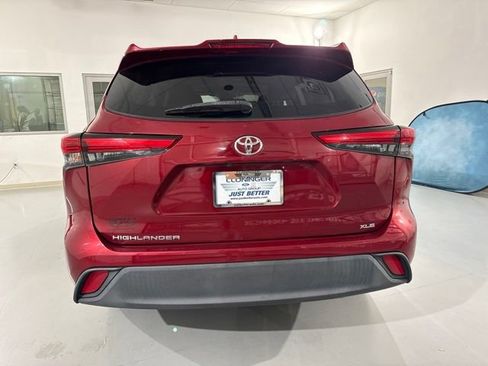 Used 2021 Toyota Highlander XLE FWD image 8
