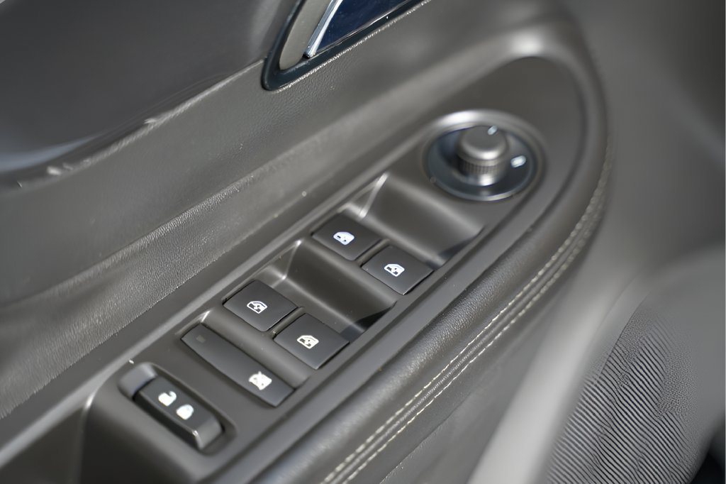 Used 2022 Buick Encore Preferred w/ Safety Package FWD image 20