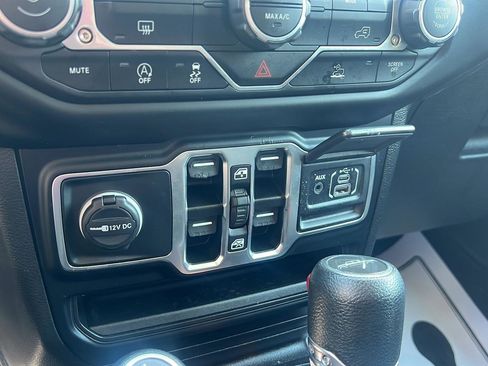 Used 2023 Jeep Gladiator Sport AWD/4WD image 26
