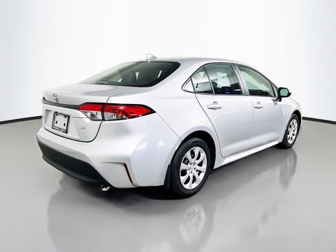 Used 2025 Toyota Corolla LE FWD image 4