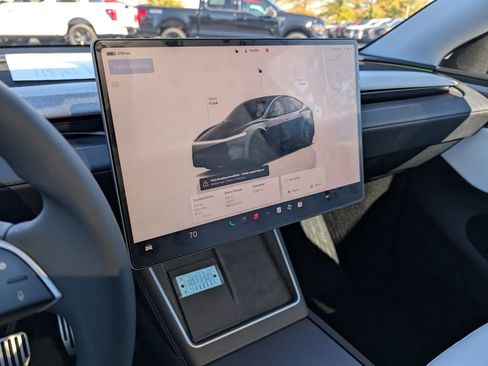 Used 2026 Tesla Model Y Long Range image 16