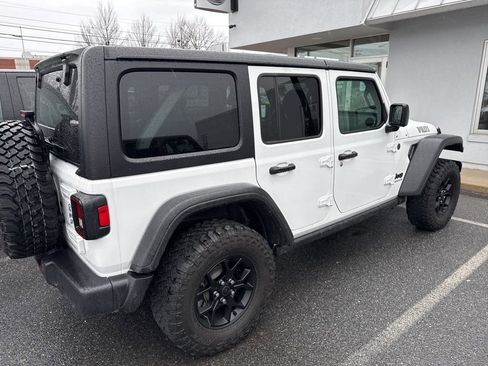 Used 2025 Jeep Wrangler Willys image 9