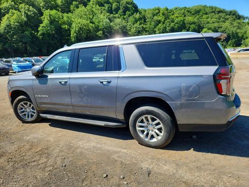 Used 2022 Chevrolet Suburban LT w/ Luxury Package AWD/4WD image 4