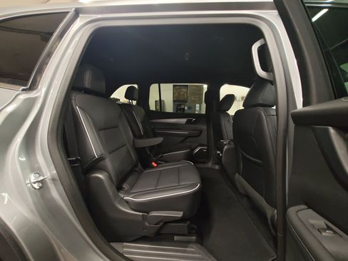 Used 2025 Buick Enclave Preferred image 23