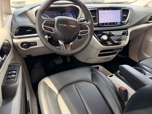 Used 2023 Chrysler Pacifica Touring-L w/ Road Tripper Package AWD/4WD image 11