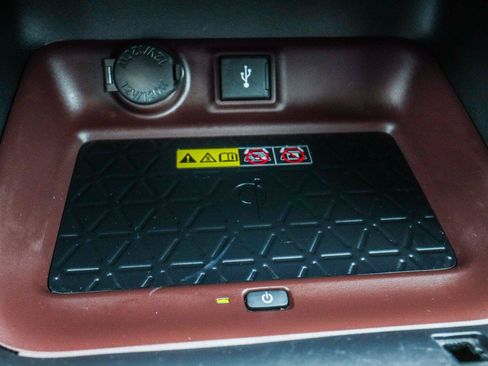 Used 2022 Toyota RAV4 Limited AWD/4WD image 13