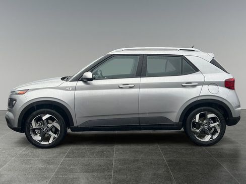 Used 2025 Hyundai Venue SEL image 4