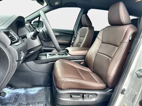 Used 2025 Honda Passport EX-L image 11