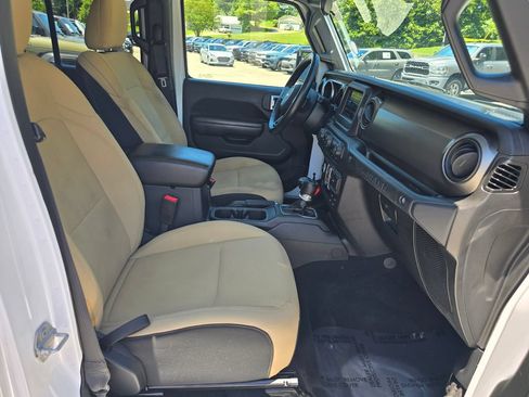 Used 2018 Jeep Wrangler Unlimited Sport S AWD/4WD image 28