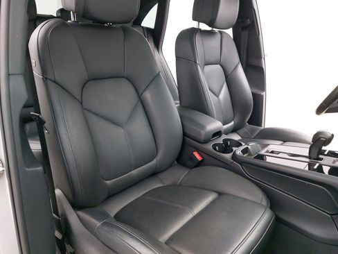 Certified 2024 Porsche Macan S image 12