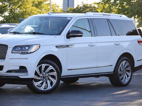 Used 2022 Lincoln Navigator Reserve AWD/4WD image 14
