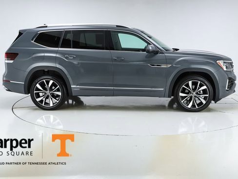 Used 2025 Volkswagen Atlas SEL Premium R-Line image 50