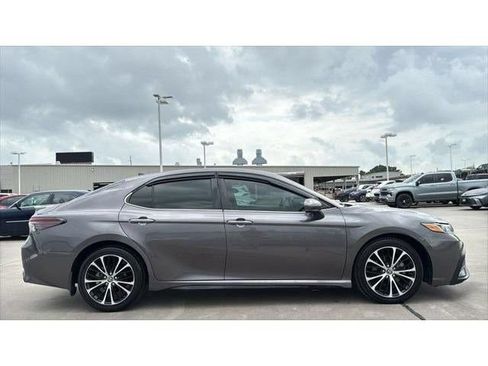Used 2022 Toyota Camry SE FWD image 7