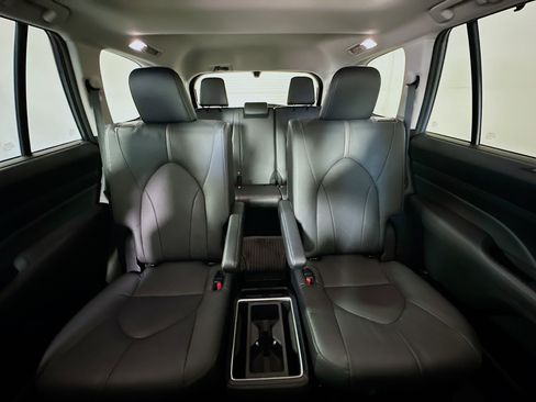 Used 2024 Toyota Grand Highlander Platinum image 30