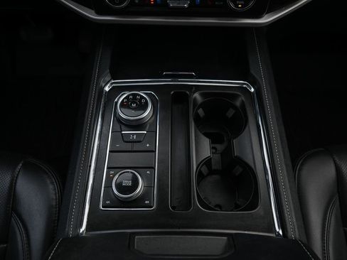 Used 2022 Ford Expedition Max XLT image 35