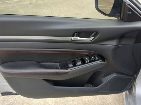 Used 2023 Nissan Altima 2.5 SR image 13